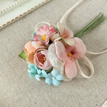 〈染め花〉小ぶりな花束コサージュ004