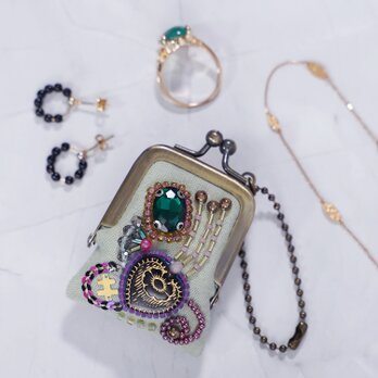 小さなビーズ刺繍のがま口 No.92｜セージグリーン×ガーゼ｜ネックレス・バッグチャームにも｜アクセサリーケース｜一点物