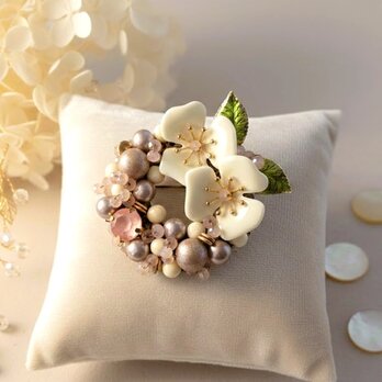 白いお花のブローチ（K1239)