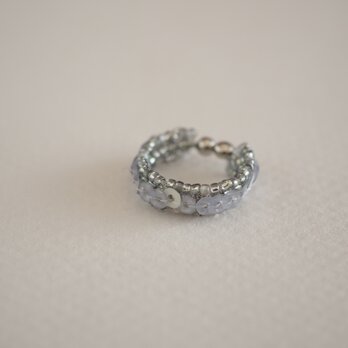 ビーズとスパンコールのイヤーカフ・細（グレー）【受注】