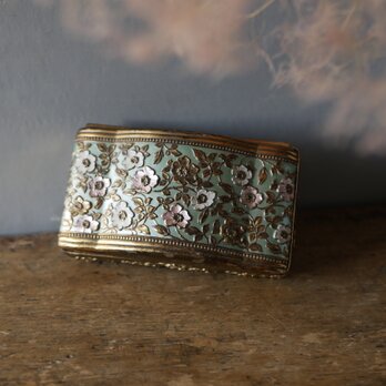 パステルカラー、ゴールドトーンのヴィンテージケース　フランス　ヨーロッパ　ブロカント