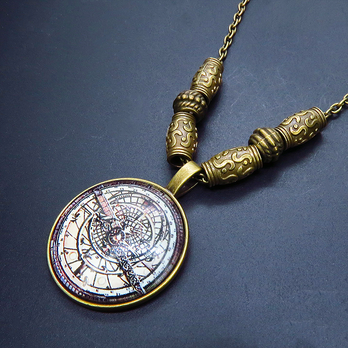 アンティークゴールド 羅針盤・方位磁針のイラストのペンダント・ネックレス 重力針 スチームパンク風 ガラス