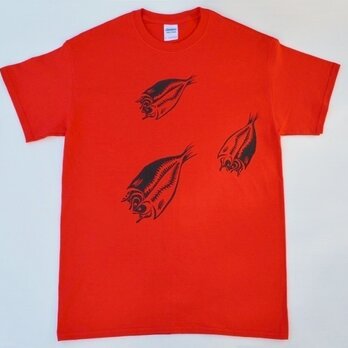 アジの開きＴシャツ、赤、魚Ｔシャツ, サカナ、半袖シャツの画像