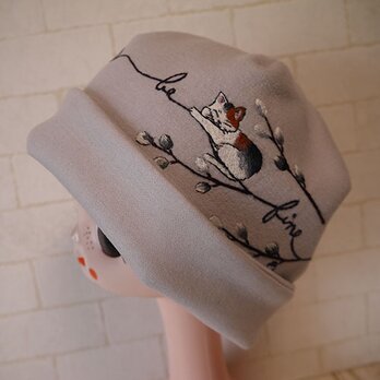 圧縮ウールニット生地で作ったニット帽（ネコヤナギ）