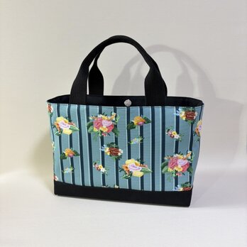 デザイナーが描くアートを日常に。華やぎと規律が織りなすストライプとアンティークフラワー・横長トートバッグ