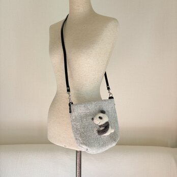 おとなパンダのショルダーバック