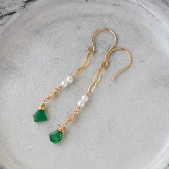 スライスカットエメラルドと淡水パールのミドルレングスピアス・イヤリング変更可