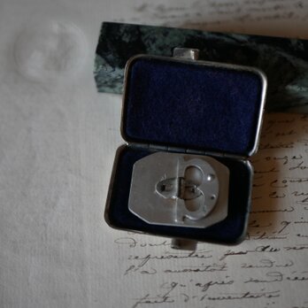 小さなケースに入ったスタンプ　フランスアンティーク　ブロカントのある暮らし