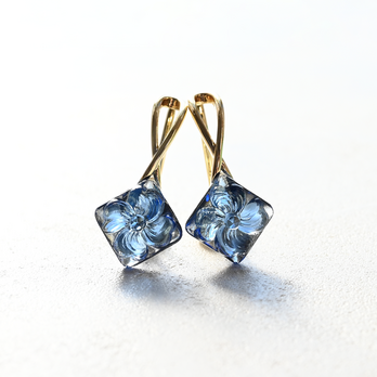 ２個セット｜ヴィンテージガラスのイヤーカフ［スクエアフラワー・ネイビー］
