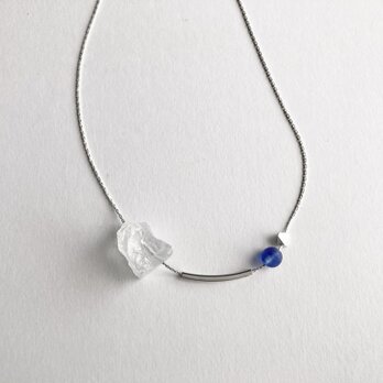 ラフロッククオーツとメタルバーのネックレス