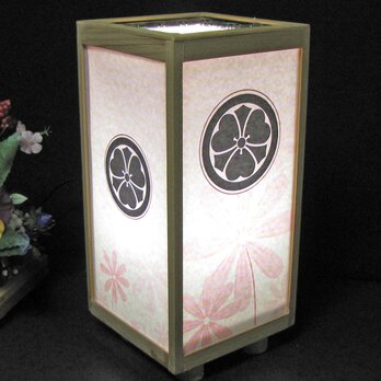 ◆『丸に剣片喰』家紋の宿り木／至福の灯かり・心温まるひと時／88-26／LED･桧枠造・ラミネート加工・軽量／