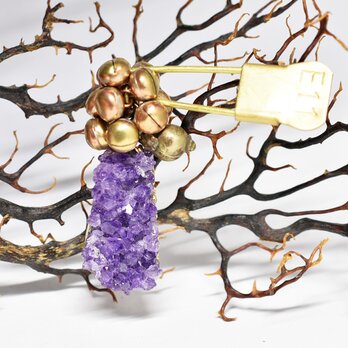 アメジストクラスターとたわわな鈴、アフガンパーツのランドリーピンブローチ