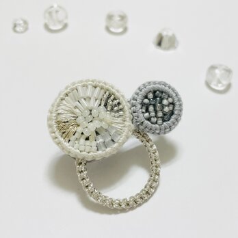 手刺繍のブローチ　en ー縁ー／ss／ブルーグレーb001