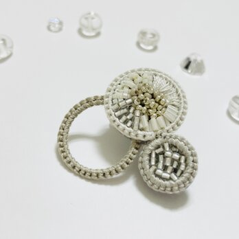 手刺繍のブローチ　en ー縁ー／ss／ベージュb003