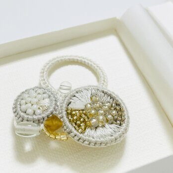 手刺繍のブローチ　en ー縁ー／SS plusゴールドb005