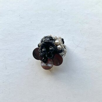 ちいさなブローチ集　"shizukanarutoki" 静かなる時のためのブローチ