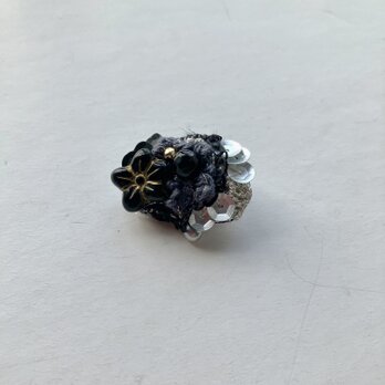 ちいさなブローチ集　"seihituna inori" 静謐な祈り