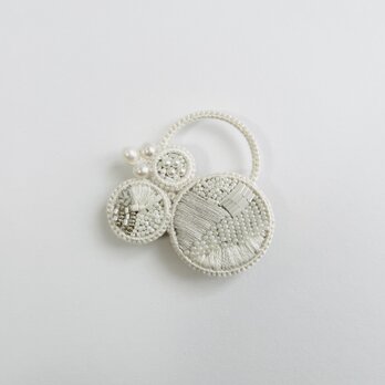 en ー縁ー ／ブローチ／M＋淡水パール／オフホワイトb001