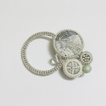 手刺繍のブローチ　en ー縁ー／S plus／淡水パールb006