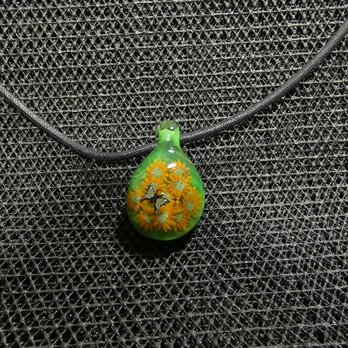 向日葵と蝶　NO.455（ガラス、とんぼ玉、一点物、伝統工芸、花、ネックレス）