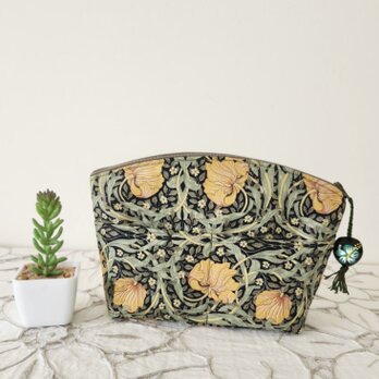 たっぷり入る♡デザインポーチ