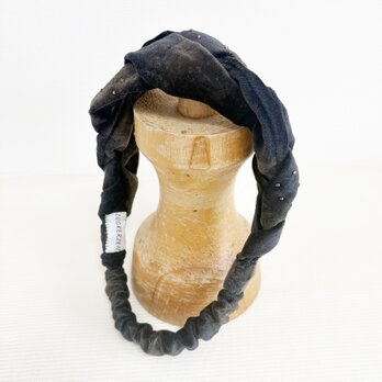 チャコールグレーとゴールドのヘアバンド