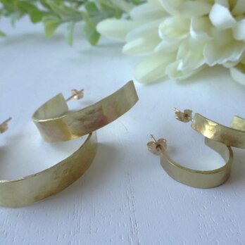 ゴールド　ハンマーテキスチャーのあるハーフフープピアス　Large /Small