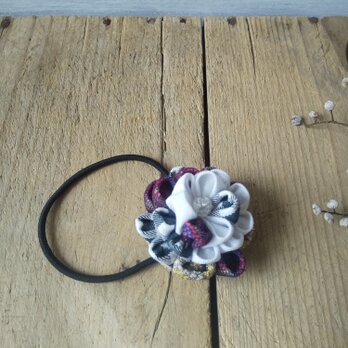 つまみ細工のお花のボリュームヘアゴム