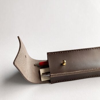 スムースレザーのスリムペンケース（チョコレート）