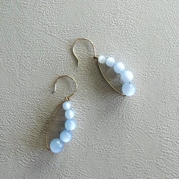 水色ヴィンテージビーズのワイヤーピアス