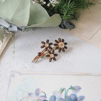 赤い小花のヴィンテージブローチ