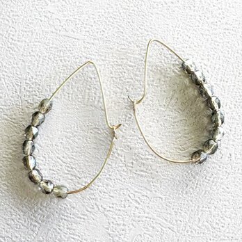 上品キラキラ✴︎グレージュチェコガラスビーズのワイヤーピアス