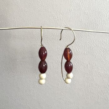 カーネリアンとマーブルビーズのバイカラーワイヤーピアス