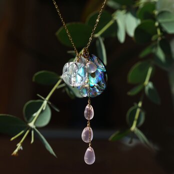 ロータスの花★螺鈿とハスの花の水晶から花びらこぼれるネックレス・サージカルステンレス・スライドチェーン　～蓮華（れんげ）