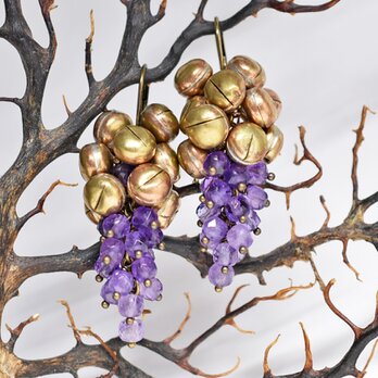 たわわな鈴とアメジストの実りのピアス