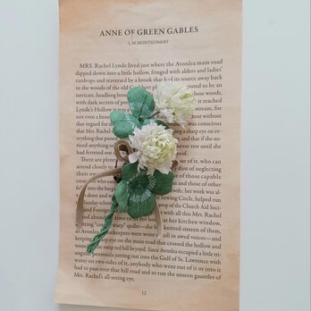 染め布花☆しろつめくさと四つ葉のクローバーのコサージュ　