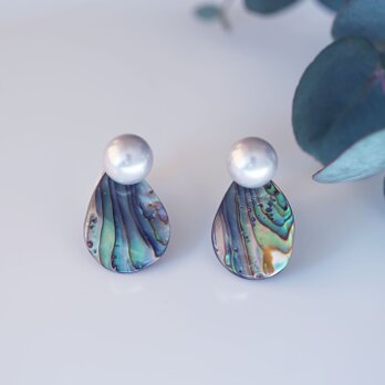 人魚のしっぽ★オーロラグレイ貝パールとアバロンシェルのサージカルステンレスピアス　～人魚のしっぽ