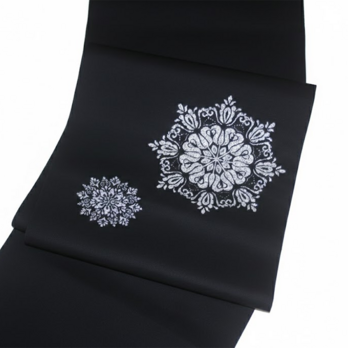 西陣麻絹なごや帯 「銀彩華紋（ぎんさいかもん）」