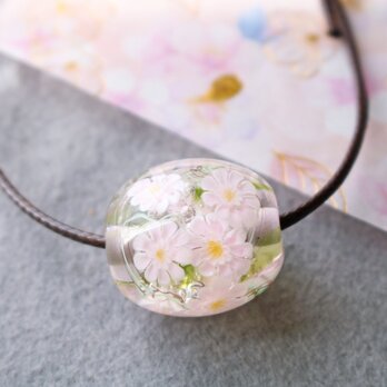 ガーベラのとんぼ玉（ガラス玉）泡入り