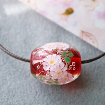 ガーベラのとんぼ玉（ガラス玉）赤/泡入り