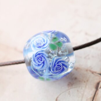 ブルーローズのとんぼ玉（ガラス玉）クリア／泡入り