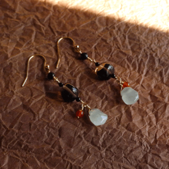 スモーキークォーツとプレナイトのピアス