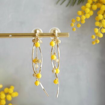 【ピアスみたいなイヤリング】春限定 ミモザの揺れるイヤリング　シトリン サージカルステンレス　大人上品 春イヤリング