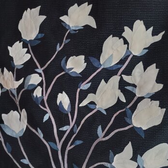 ヴィンテージ着物から白木蓮タペストリー