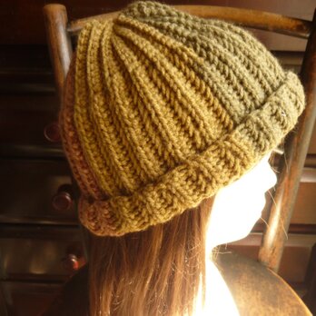 段染め糸のかぎ針ゴム編みのニットキャップ