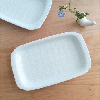 白山陶器｜HAKUSAN｜スナックトレイ｜プレート｜花と蝶｜花蝶彫｜日本