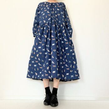 うちの子とお出かけ◎猫柄ワンピース＊国産コットン100％＊ゆったりリラックス＊フリーサイズ＊ポケット付＊長袖＊ネイビーブルー