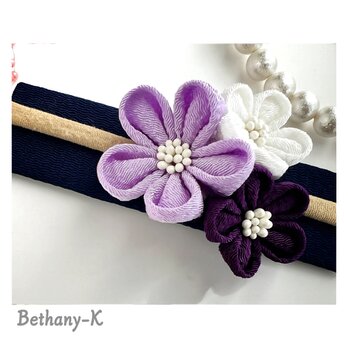 お食い初めや初節句に◆小花が可愛い和モダン髪飾り(下がり無し)◆白×白藤×菫色のママでも簡単につけられるつまみ細工