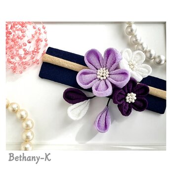 お食い初めや初節句に◆小花が可愛い和モダン髪飾り(下がり付き)◆白×白藤×菫色のママでも簡単につけられるつまみ細工