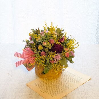 コロンと可愛い！！ミモザのミニバスケットアレンジ